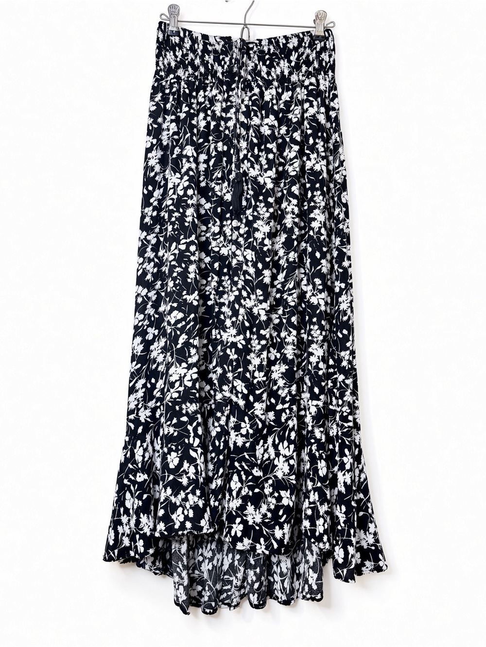 Black and White Floral MBlack and White Floral Maxi Skirt with Tassel Drawstring